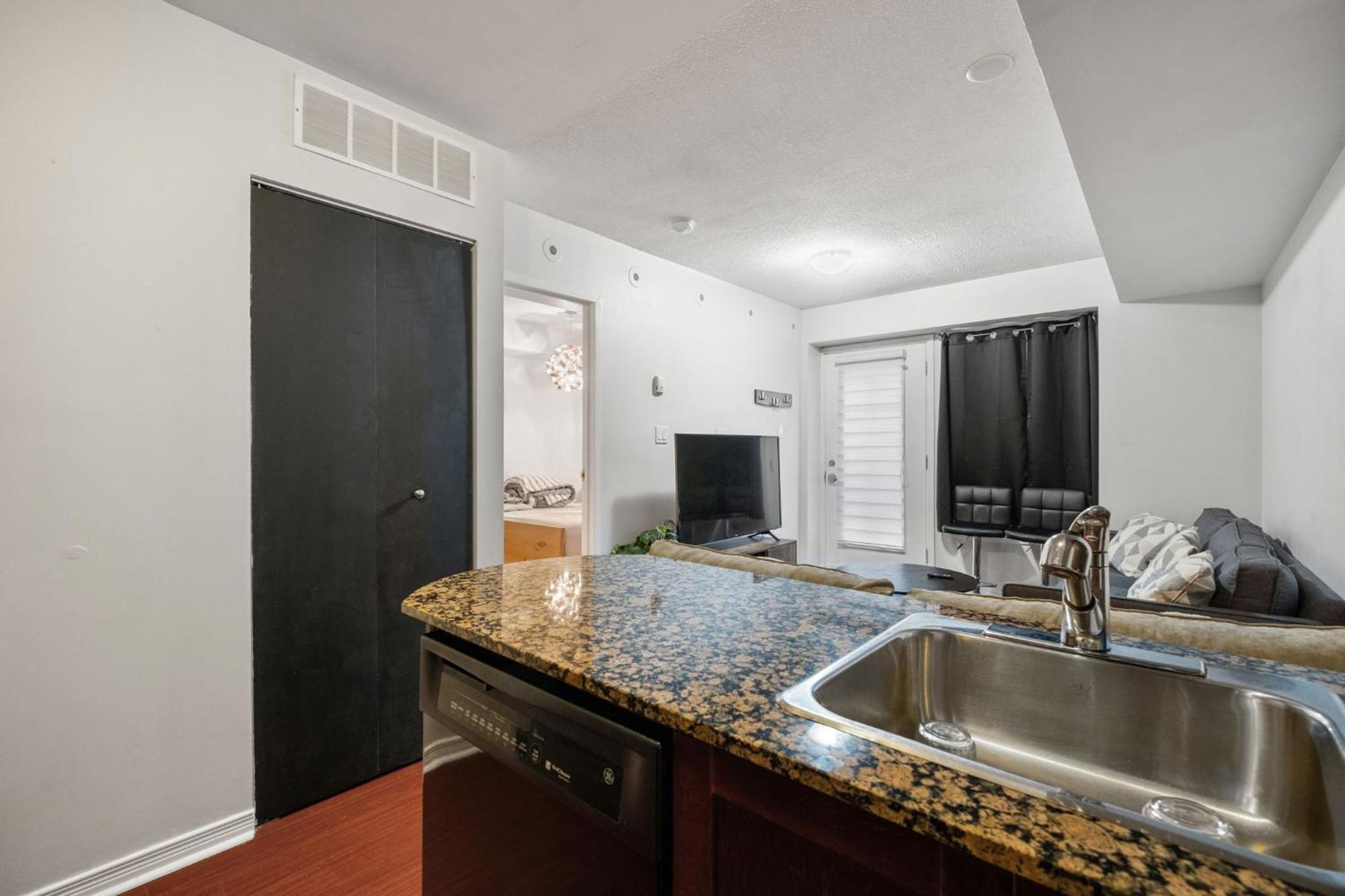Liberty Village Townhouse Торонто Екстериор снимка